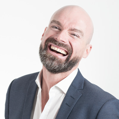 Teilnehmende Person mit Feedback zum Kurs